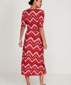 M&Co Red Zig Zag Print Jersey Midi Dress 12 M&Co Red Zig Zag Print Jersey Midi Dress -M&Co Sales Shop unnamed file 1456 scaled
